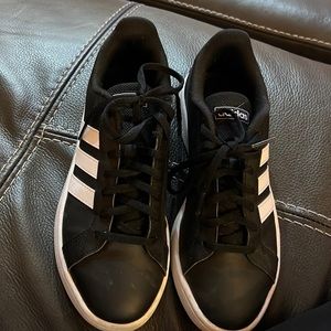 Adidas womens black Grand Court 2.0 leather lace-up sneaker - size 8